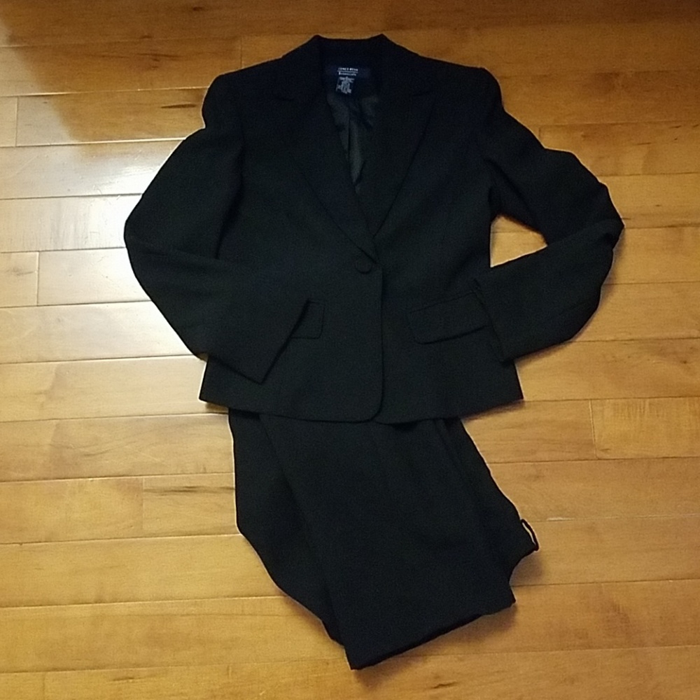 Jones Wear Essentials Pant Suit